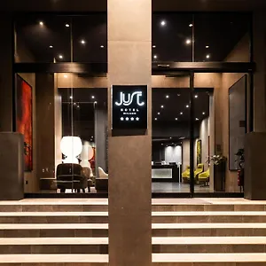 Otel Just, Milano