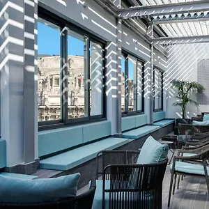 Otel Iq, Milano